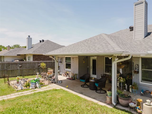 1003 E Burnett Street, Ennis, TX 75119