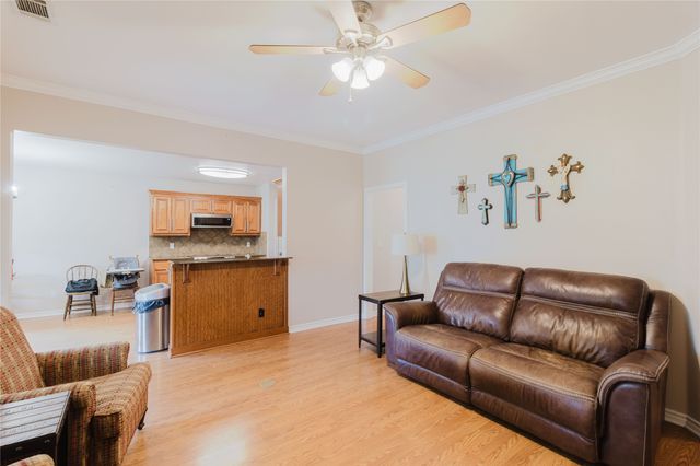 1003 E Burnett Street, Ennis, TX 75119