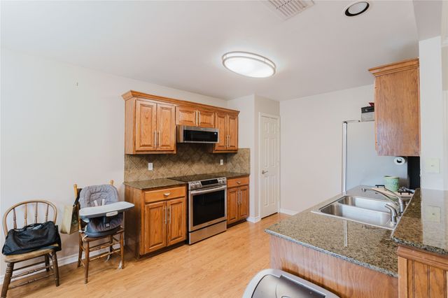 1003 E Burnett Street, Ennis, TX 75119