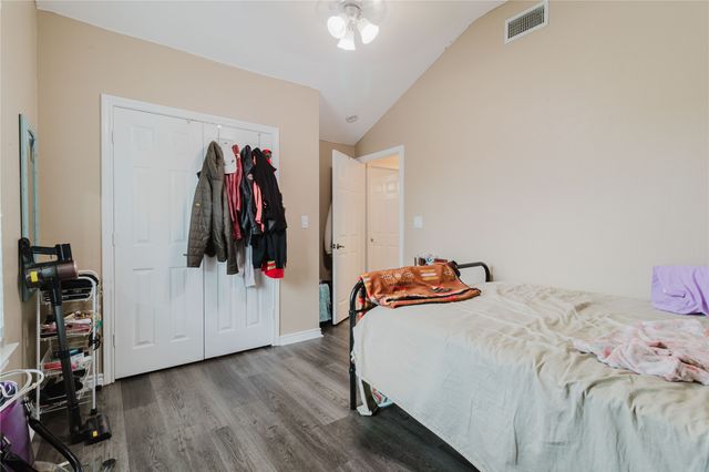 1003 E Burnett Street, Ennis, TX 75119