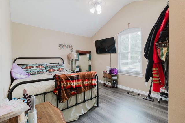 1003 E Burnett Street, Ennis, TX 75119