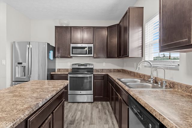 11851 Fawn Crest, Indianapolis, IN 46235