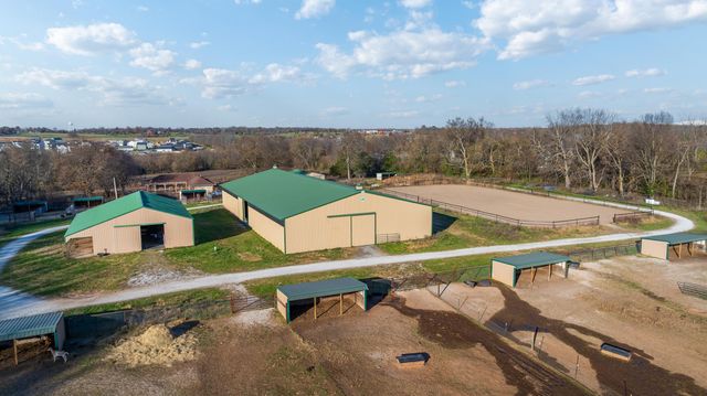 465 E War Horse Lane, Willard, MO 65781