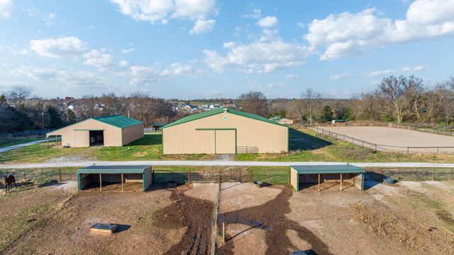 465 E War Horse Lane, Willard, MO 65781