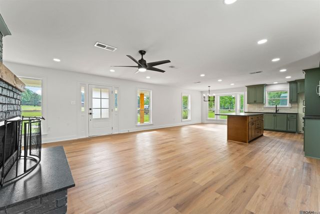 23045 Elberta Ln, Zachary, LA 70791