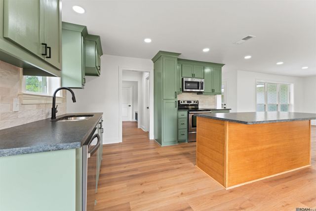 23045 Elberta Ln, Zachary, LA 70791