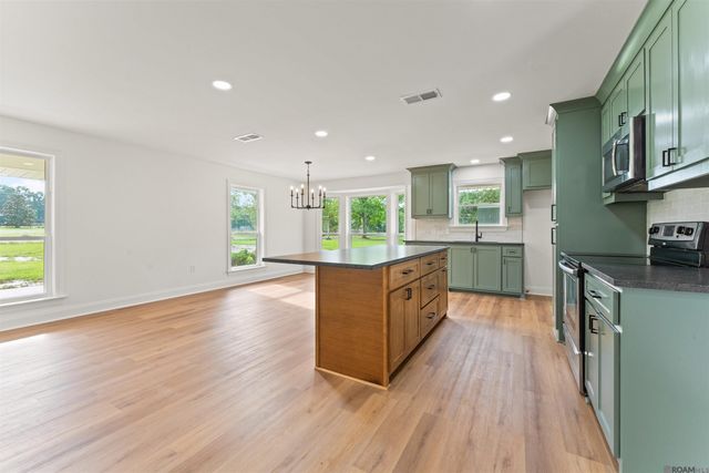 23045 Elberta Ln, Zachary, LA 70791