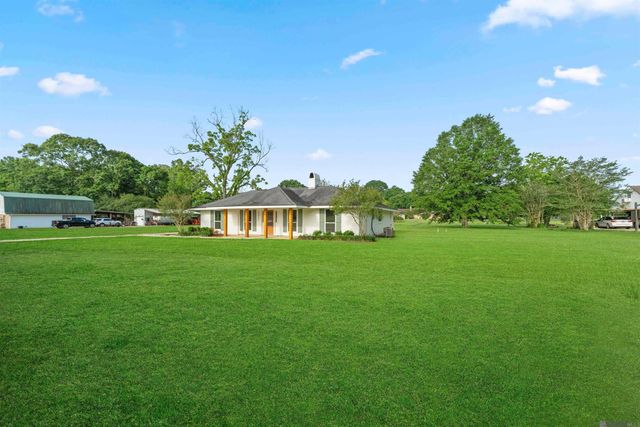 23045 Elberta Ln, Zachary, LA 70791