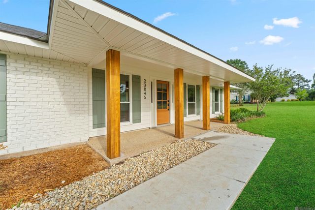 23045 Elberta Ln, Zachary, LA 70791