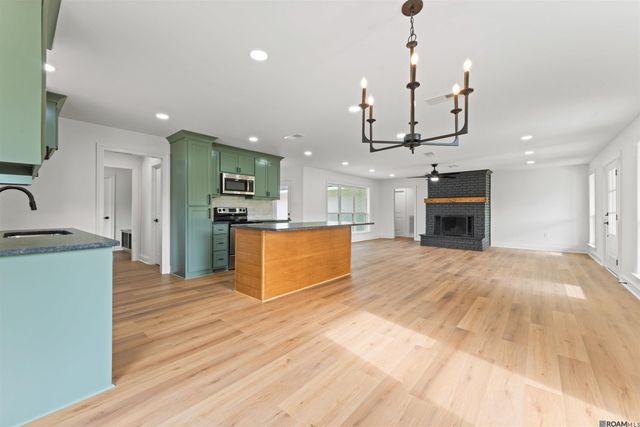 23045 Elberta Ln, Zachary, LA 70791