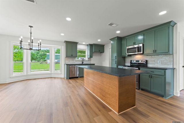 23045 Elberta Ln, Zachary, LA 70791