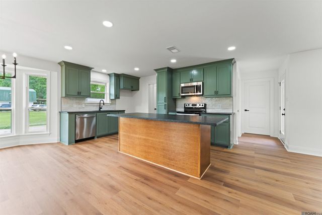 23045 Elberta Ln, Zachary, LA 70791