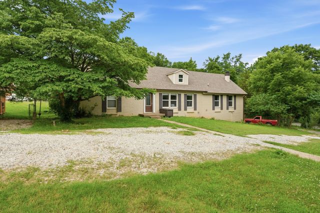 305 Cainridge Dr, Clarksville, TN 37040