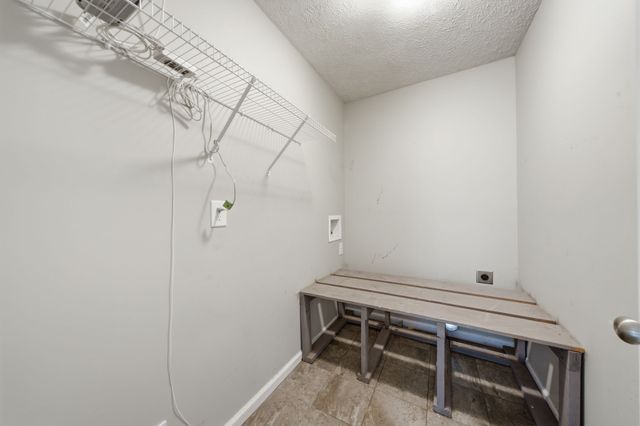 305 Cainridge Dr, Clarksville, TN 37040