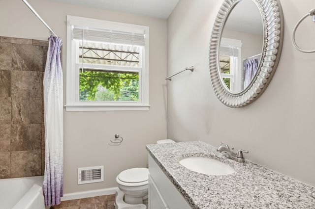 305 Cainridge Dr, Clarksville, TN 37040