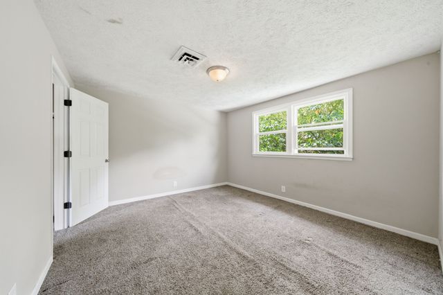 305 Cainridge Dr, Clarksville, TN 37040
