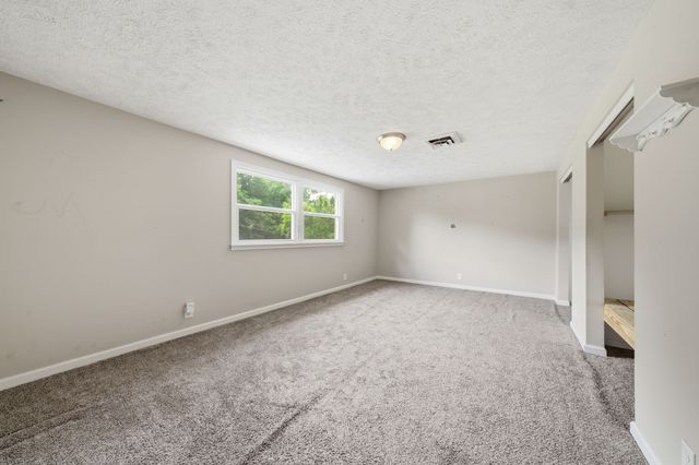 305 Cainridge Dr, Clarksville, TN 37040