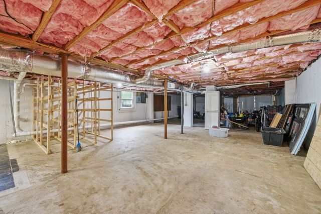 305 Cainridge Dr, Clarksville, TN 37040