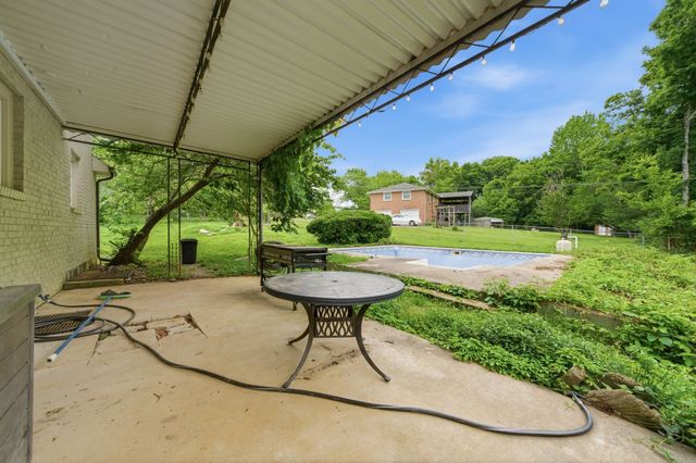 305 Cainridge Dr, Clarksville, TN 37040