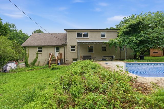305 Cainridge Dr, Clarksville, TN 37040