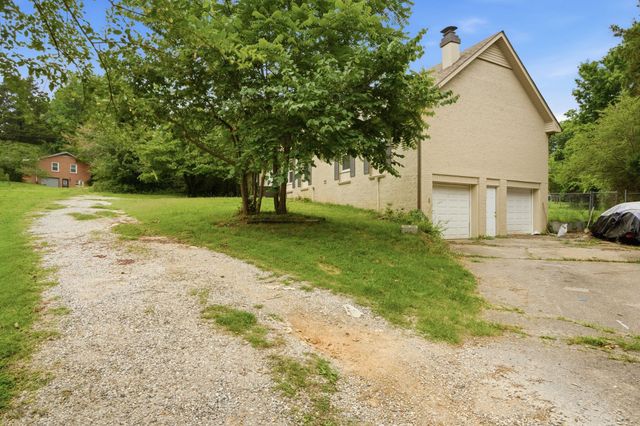 305 Cainridge Dr, Clarksville, TN 37040