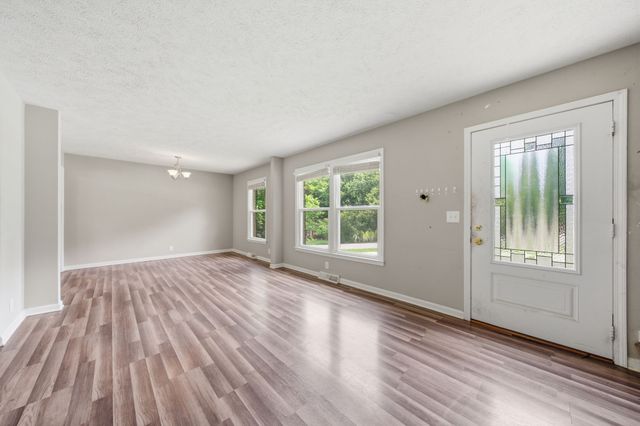 305 Cainridge Dr, Clarksville, TN 37040