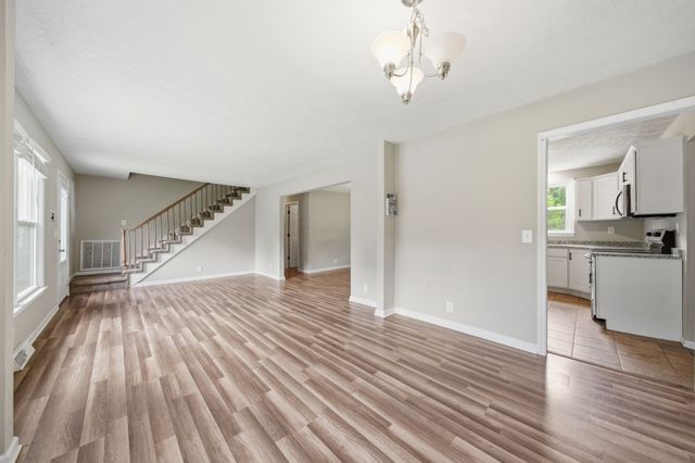 305 Cainridge Dr, Clarksville, TN 37040