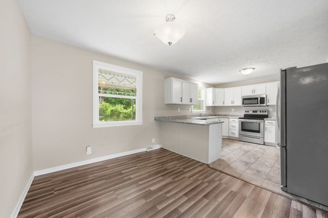 305 Cainridge Dr, Clarksville, TN 37040