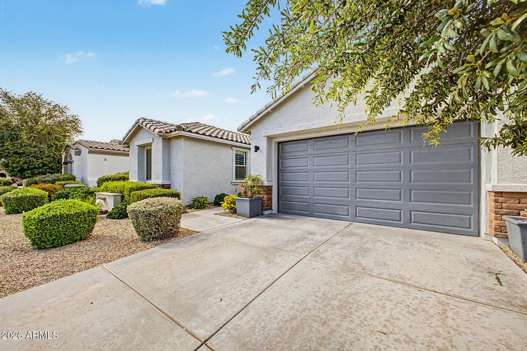 Image 3 of property listing at 14320 W ARTEMISA Avenue, Surprise, AZ 85387