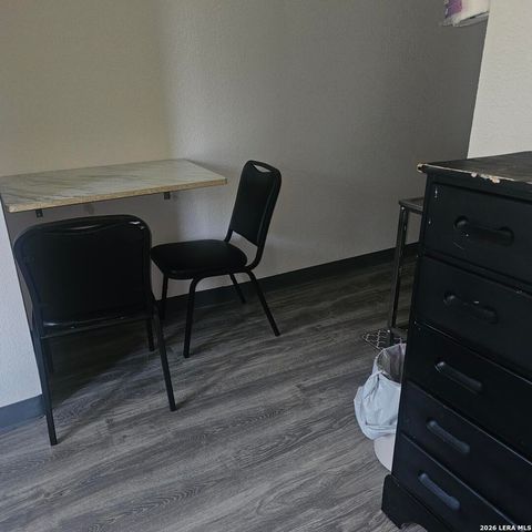 1211 Gladstone B, San Antonio, TX 78225
