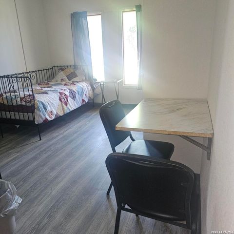 1211 Gladstone B, San Antonio, TX 78225