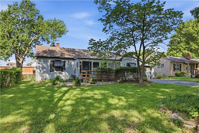8816 Daniel Boone Road, Kansas City, MO 64114