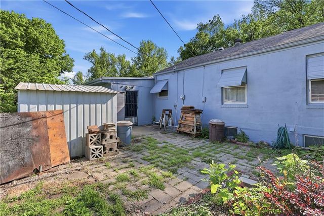 8816 Daniel Boone Road, Kansas City, MO 64114