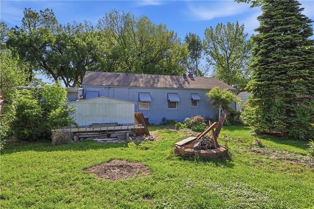 8816 Daniel Boone Road, Kansas City, MO 64114