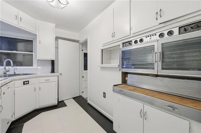 8816 Daniel Boone Road, Kansas City, MO 64114