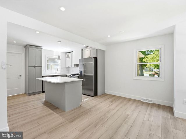 105 ROBERT BEST RD, Egg Harbor Township, NJ 08234