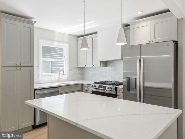 105 ROBERT BEST RD, Egg Harbor Township, NJ 08234
