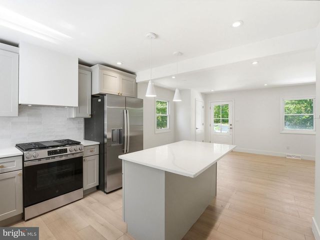105 ROBERT BEST RD, Egg Harbor Township, NJ 08234