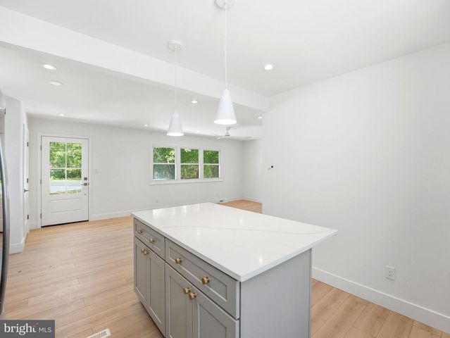 105 ROBERT BEST RD, Egg Harbor Township, NJ 08234