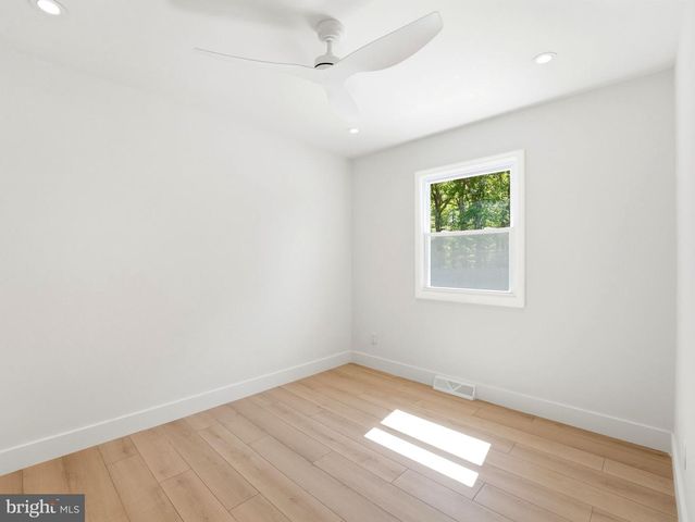 105 ROBERT BEST RD, Egg Harbor Township, NJ 08234