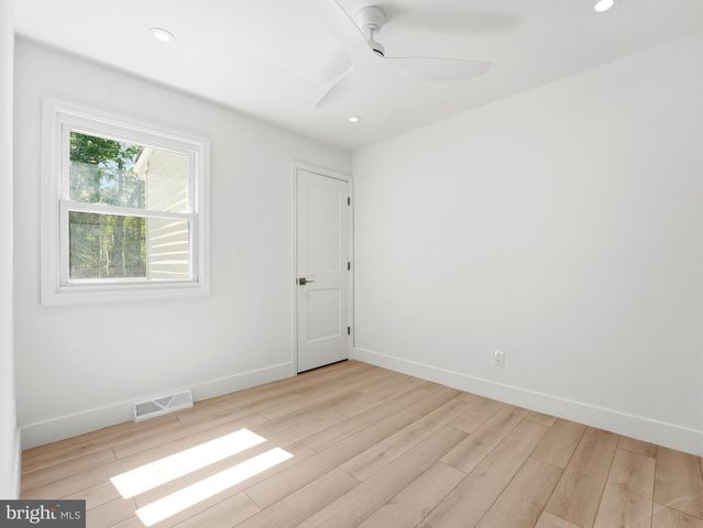 105 ROBERT BEST RD, Egg Harbor Township, NJ 08234