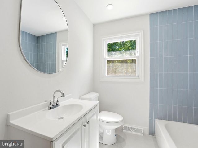 105 ROBERT BEST RD, Egg Harbor Township, NJ 08234