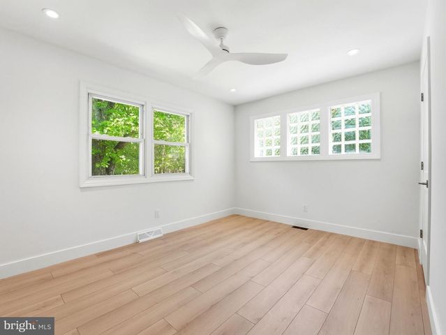 105 ROBERT BEST RD, Egg Harbor Township, NJ 08234