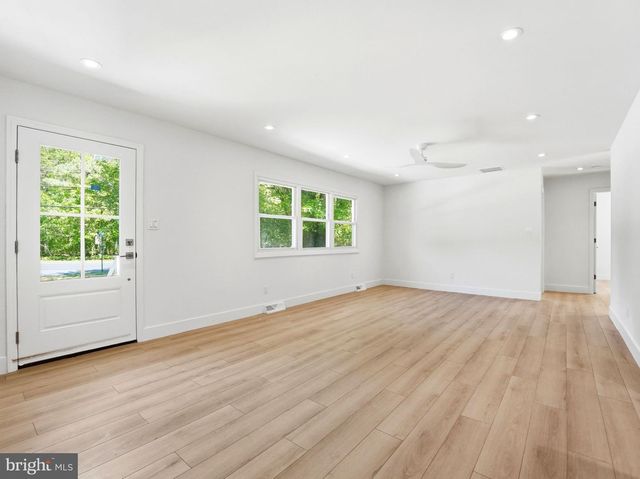 105 ROBERT BEST RD, Egg Harbor Township, NJ 08234