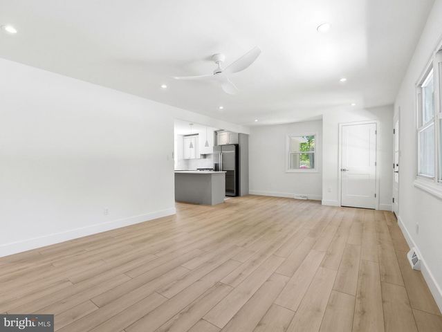 105 ROBERT BEST RD, Egg Harbor Township, NJ 08234