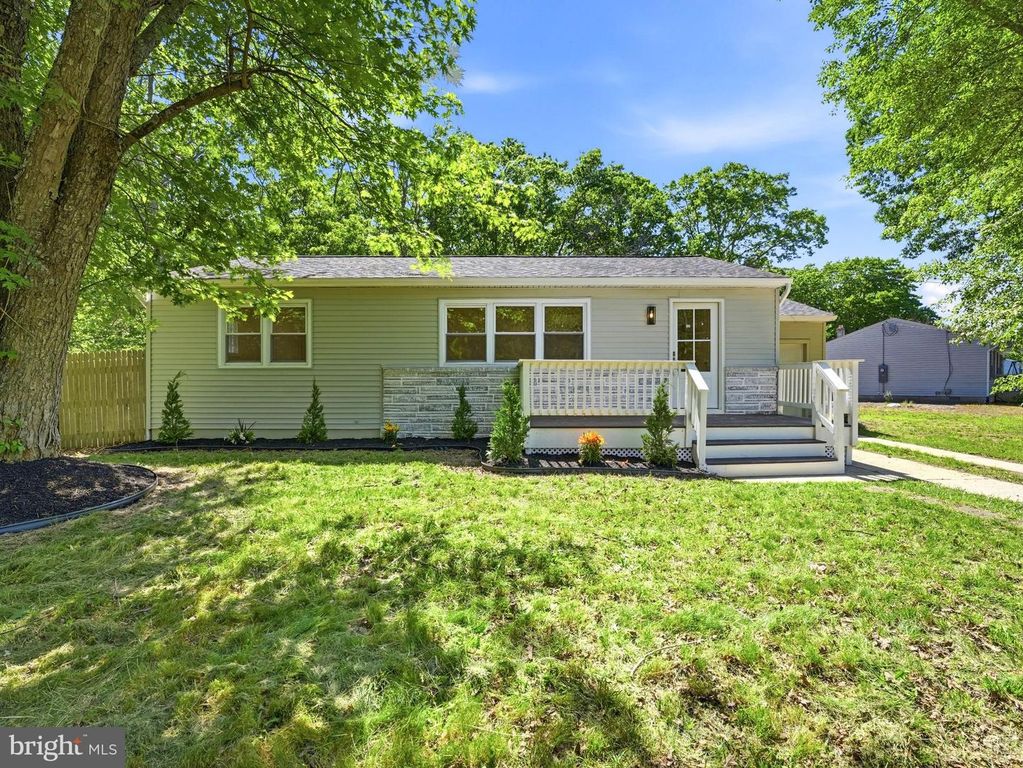 105 ROBERT BEST RD, Egg Harbor Township, NJ 08234