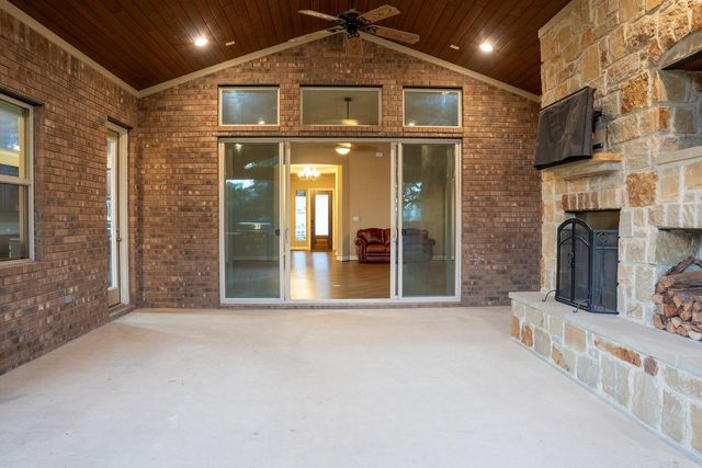 221 Garden Gate LN, Liberty Hill, TX 78642