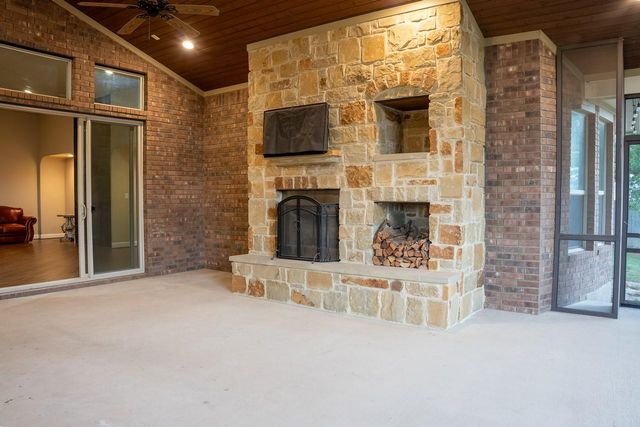 221 Garden Gate LN, Liberty Hill, TX 78642