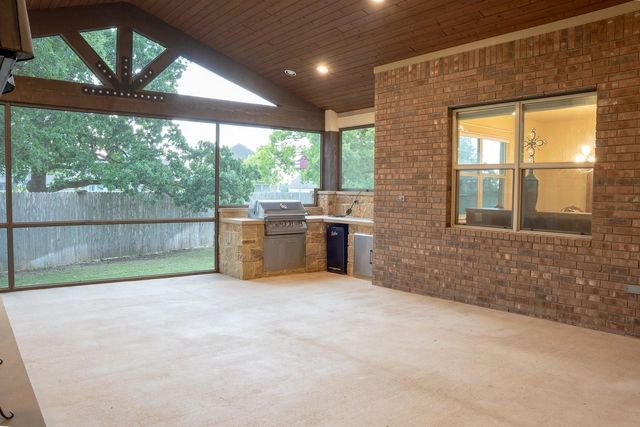 221 Garden Gate LN, Liberty Hill, TX 78642