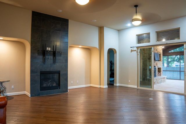 221 Garden Gate LN, Liberty Hill, TX 78642